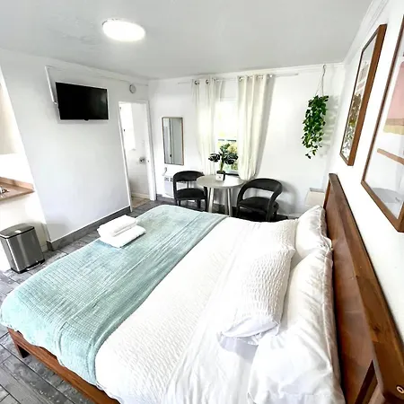 1K Bed Studio Apt With Shared Pool 10